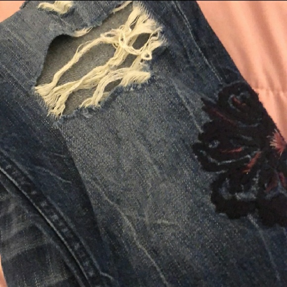 A&F Raw Hem Embroided Girlfriend Jeans - Picture 4 of 5